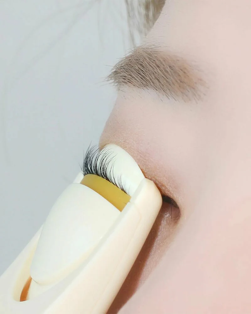 FILLIMILLI Heating Eyelash Curler Wide Fit USB Type - Image 2